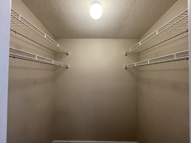 Building Photo - Apartment For Rent