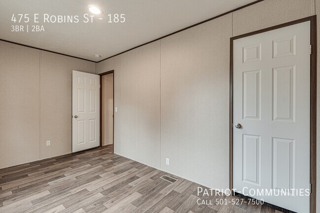 Building Photo - 475 E Robins St