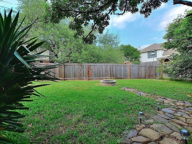Building Photo - 1207 Chinquapin Ct