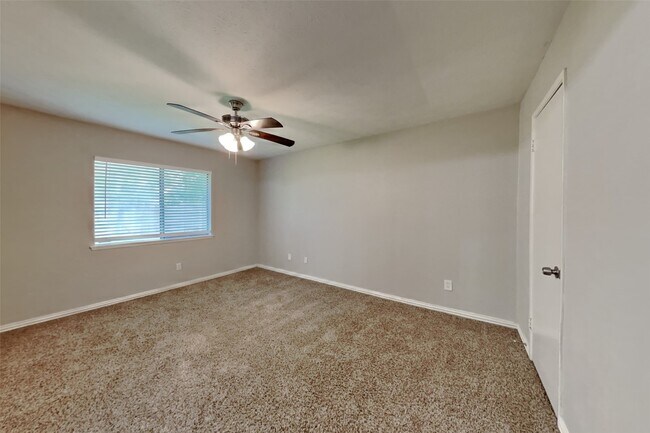 Building Photo - 635 Stonewall Dr