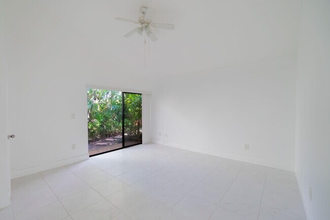 Building Photo - 6090 Aloma Ln