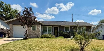 Building Photo - 5229 Basswood Ln