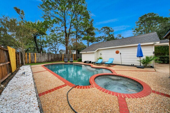 Building Photo - 15126 Trailside Dr