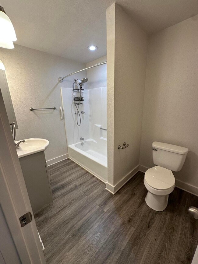 Building Photo - 1014 E Indian Creek Ranch Rd