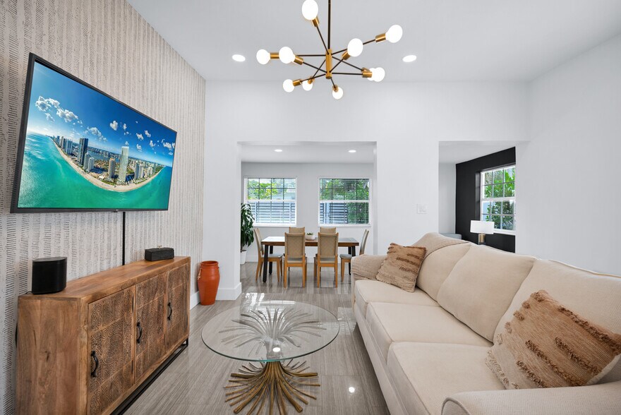 Building Photo - 1800 SW 5th Ave