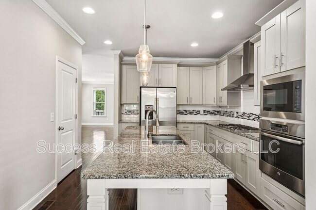Building Photo - 1231 Ridenour Ln
