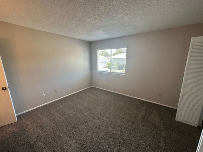 Building Photo - GREAT 2/2.5 Townhome Near UCF! Available Now!