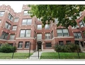 Building Photo - 2332 E 70th Pl