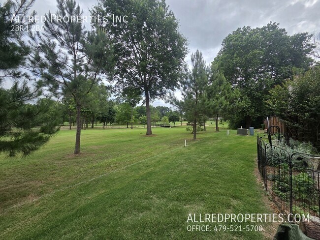 Building Photo - 2588 E Sweetbriar Dr