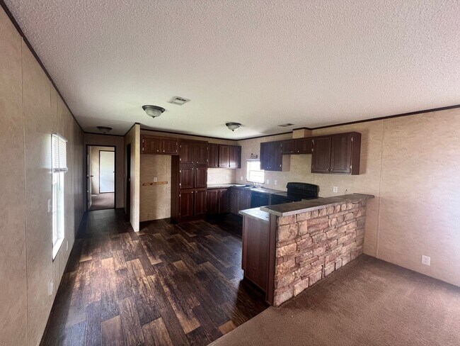 Primary Photo - 3 Bedroom / 2 Bathroom Home – Utilities No...