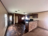 Building Photo - 3 Bedroom / 2 Bathroom Home – Utilities No...