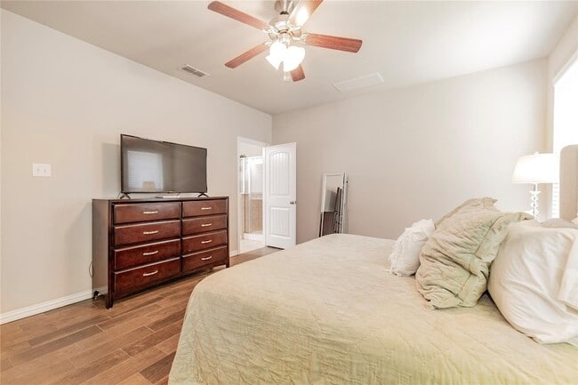 Building Photo - 1024 Bird Creek Dr