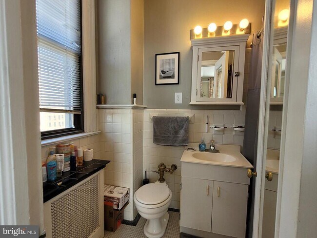 Building Photo - 2031 Locust St