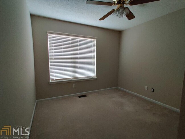 Building Photo - 1529 Roberts Dr SE