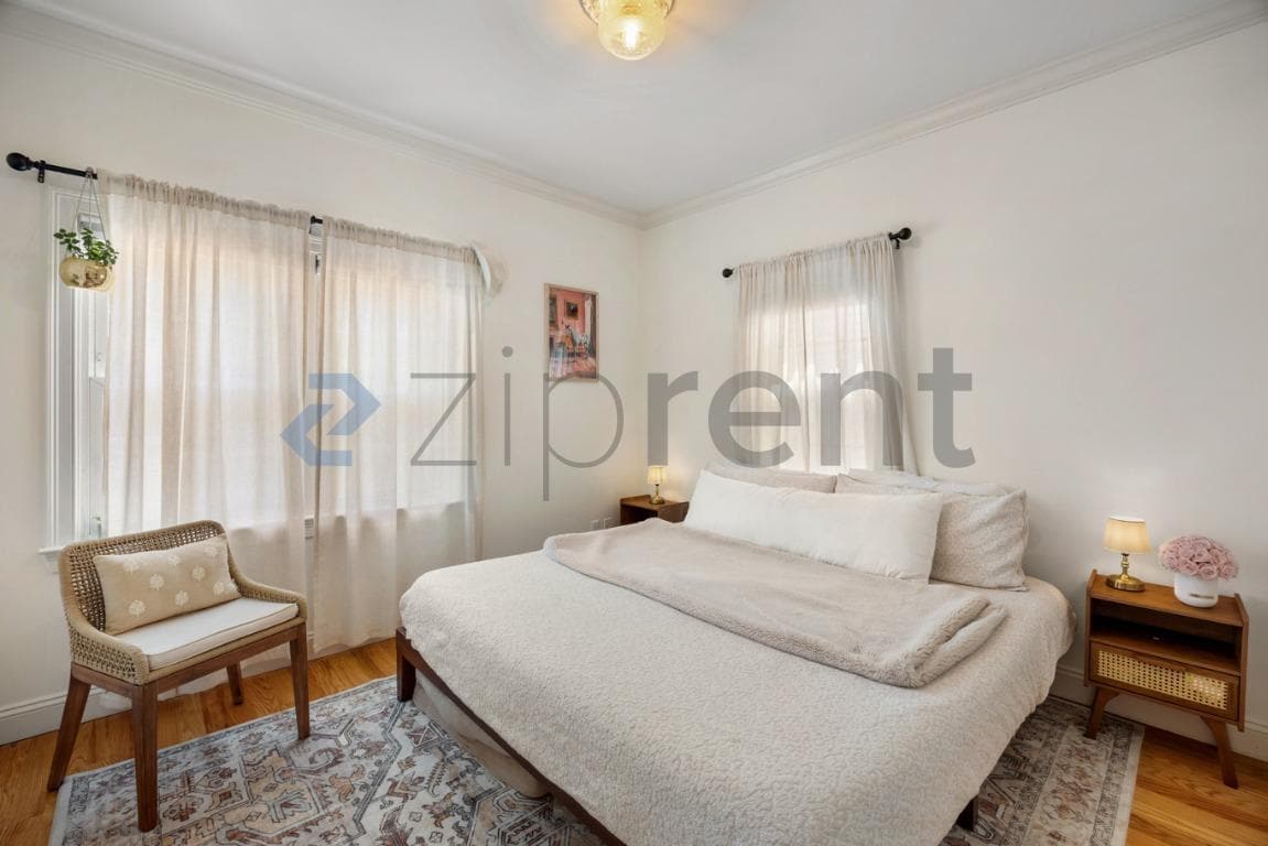 Building Photo - Unit 3