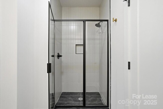 Building Photo - 1306 Carolyn Dr