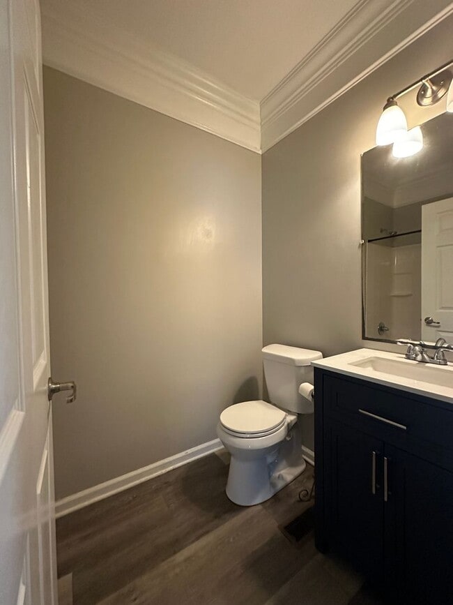 Building Photo - Large 4 bedroom home near Campus- Pre Lease for August 1st 2026