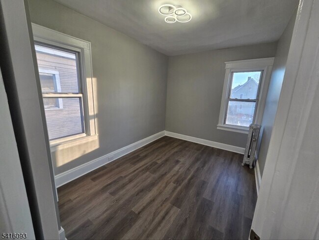 Building Photo - 47 Edgar St