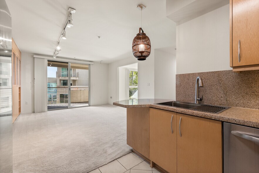 Building Photo - 267 S San Pedro St