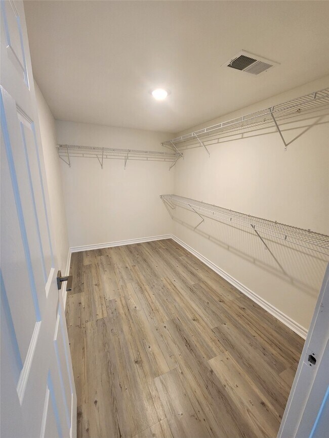 Building Photo - 2445 Shadow View Ln