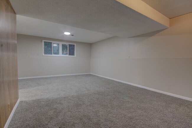 Building Photo - Renovated Orion Home