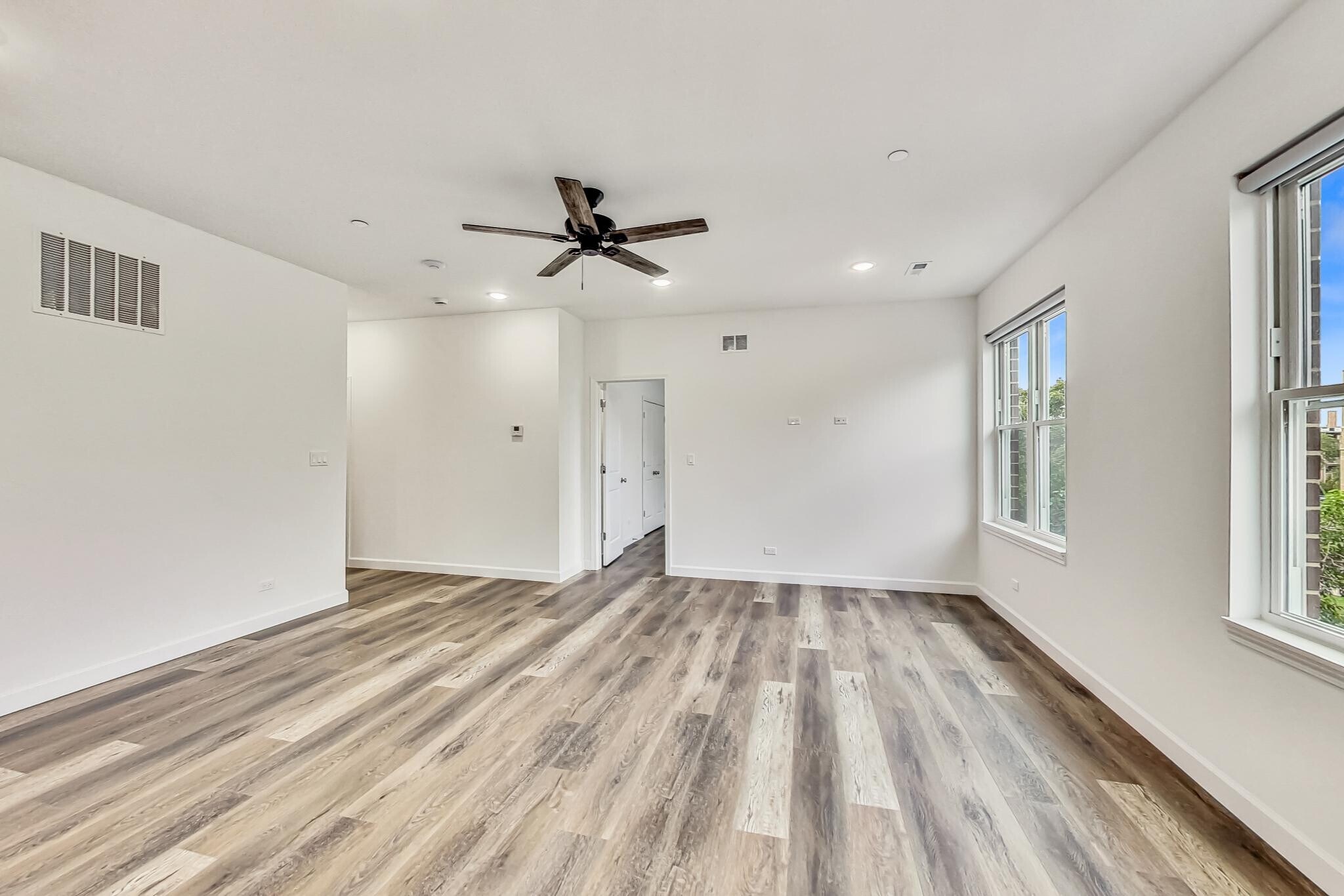 Building Photo - 6135 S Kimbark Ave