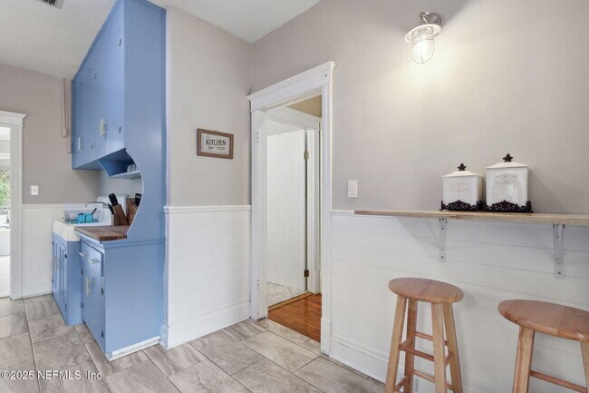 Building Photo - 4423 St Johns Ave