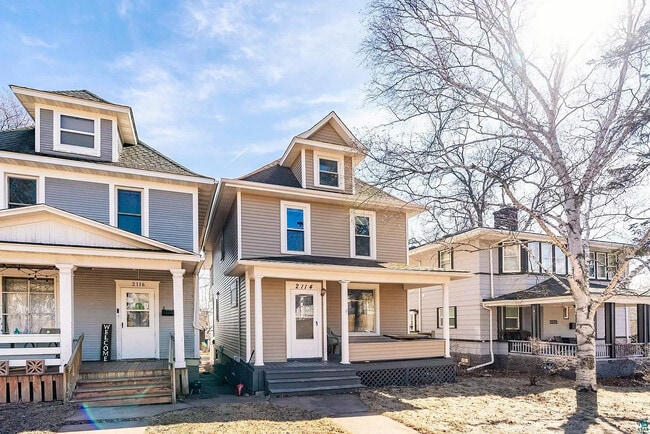 Building Photo - 2114 E 4th St