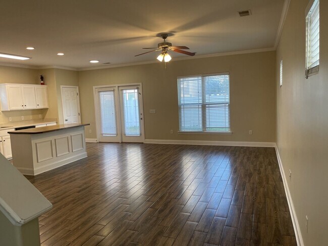Building Photo - 105 Summer Hill Way