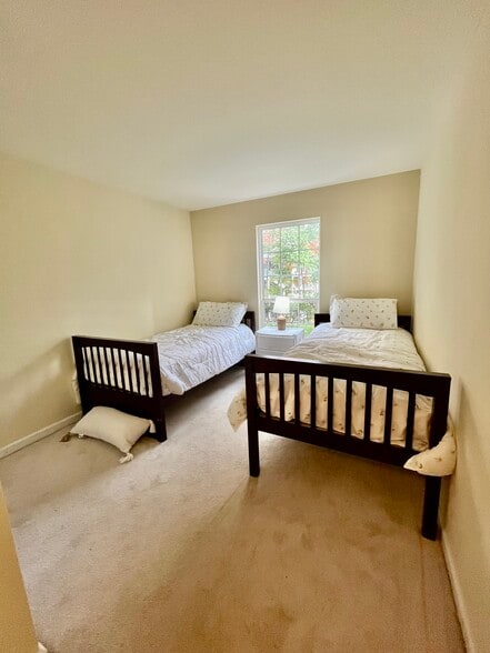 1st Bedroom - 926 Juniper Way