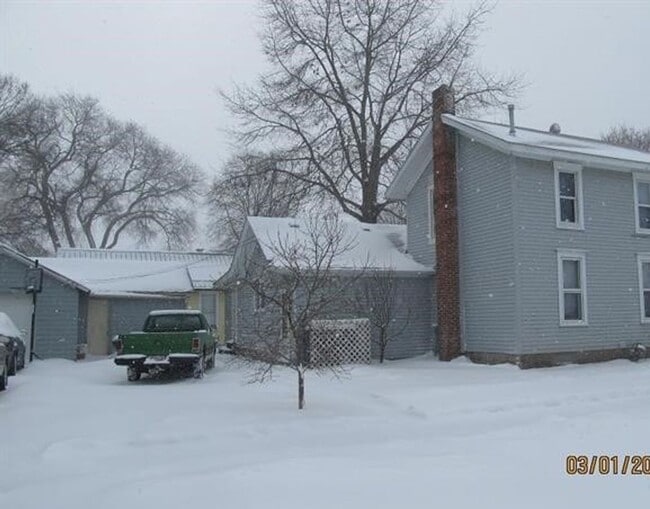 Building Photo - 4 bedroom house