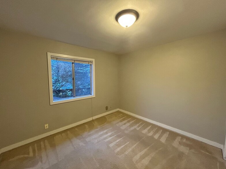 Building Photo - Kostar Duplex