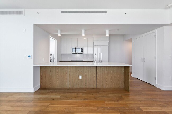 Building Photo - Stunning 3BD/3BA/2PRKG Residence at Azure Ala Moana