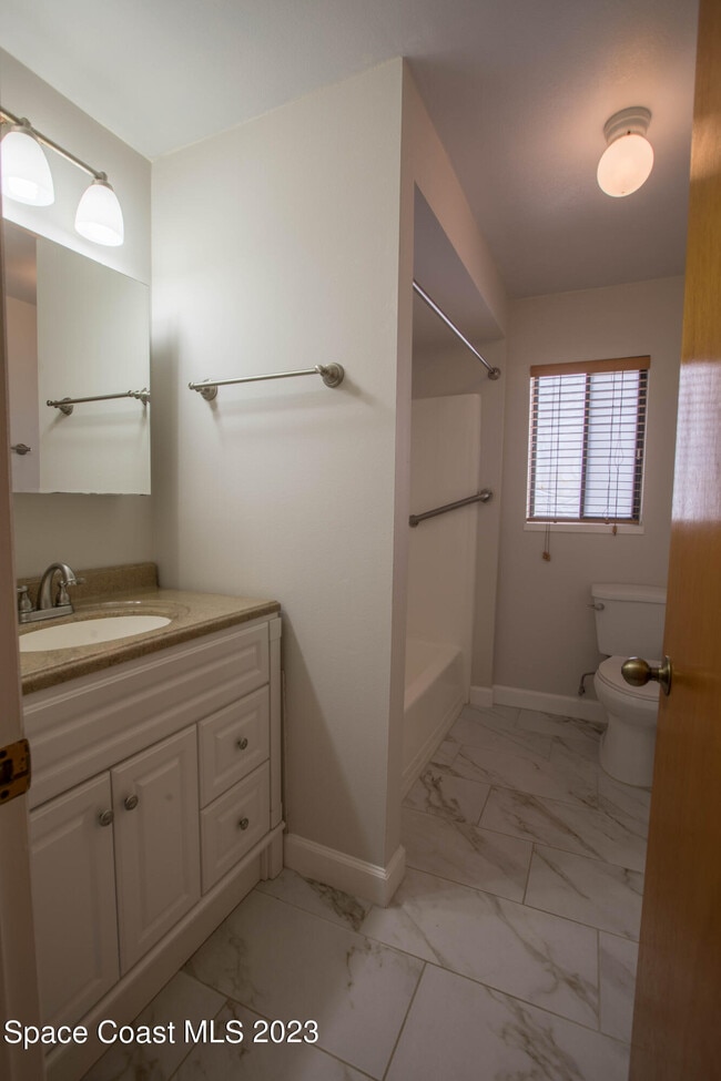 Building Photo - 277 Monroe Ave