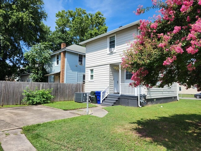 Building Photo - 3605 Killam Ave