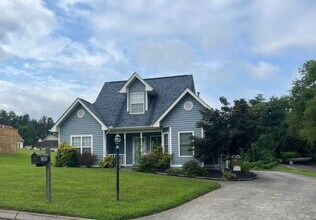 Building Photo - COMING SOON! 3 bdrm/2.5 ba , close to down...
