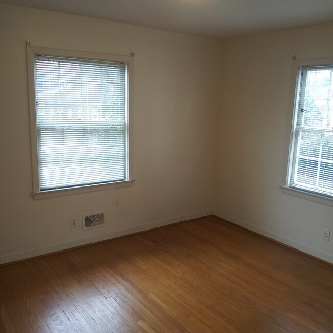 Building Photo - 2125 Village Dr