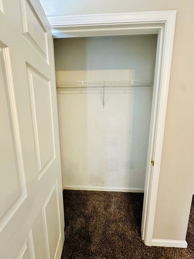 Building Photo - Updated 2 story townhome in Park Duvalle- Section 8 accepted