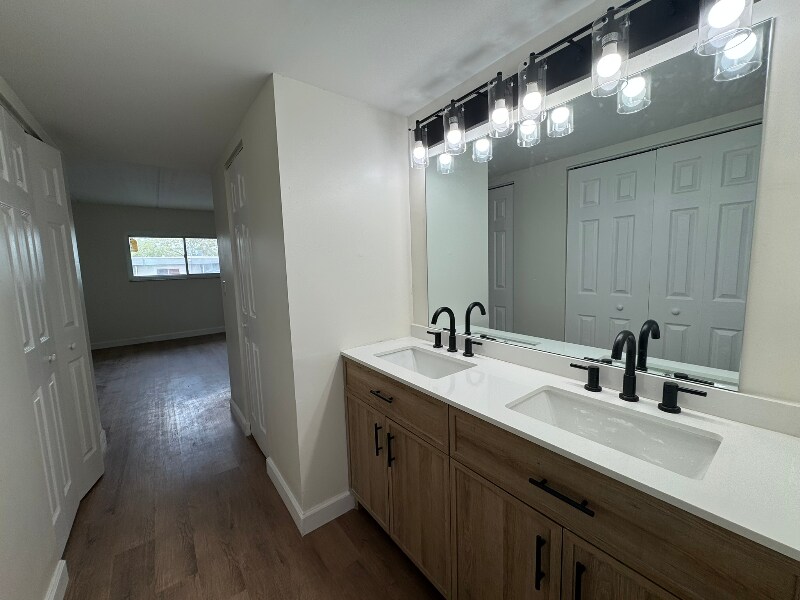 Building Photo - 3001 Thrush Dr