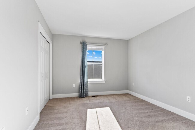 Building Photo - Stunning Single Family in Mechanicsburg