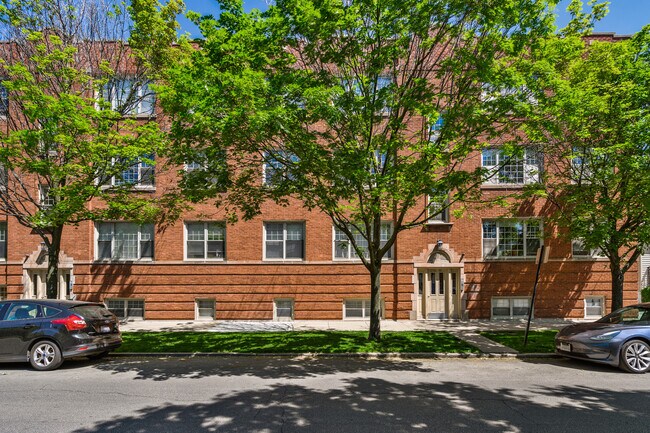 Primary Photo - 2546 W George St