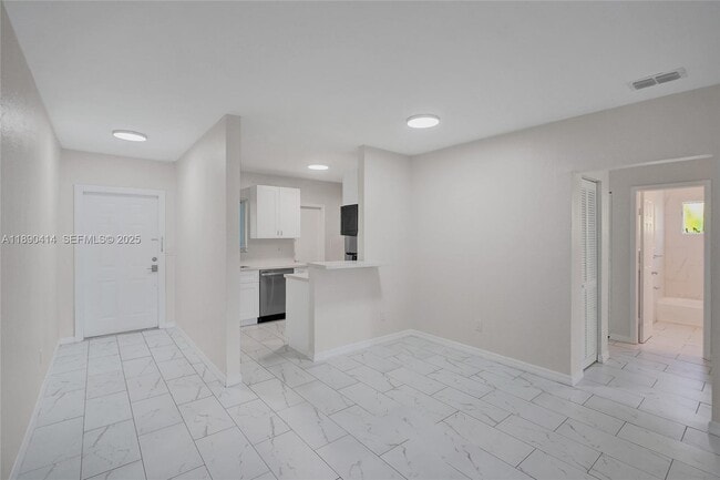 Building Photo - 1945 Calais Dr