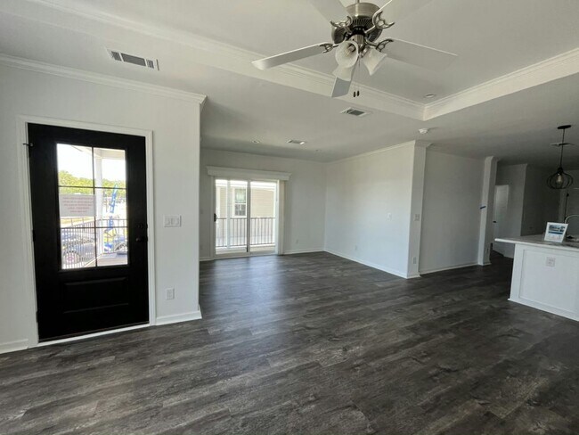 Building Photo - 117 N Lake Dr