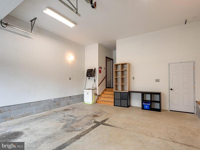 Building Photo - 42 Pine Grove Ln