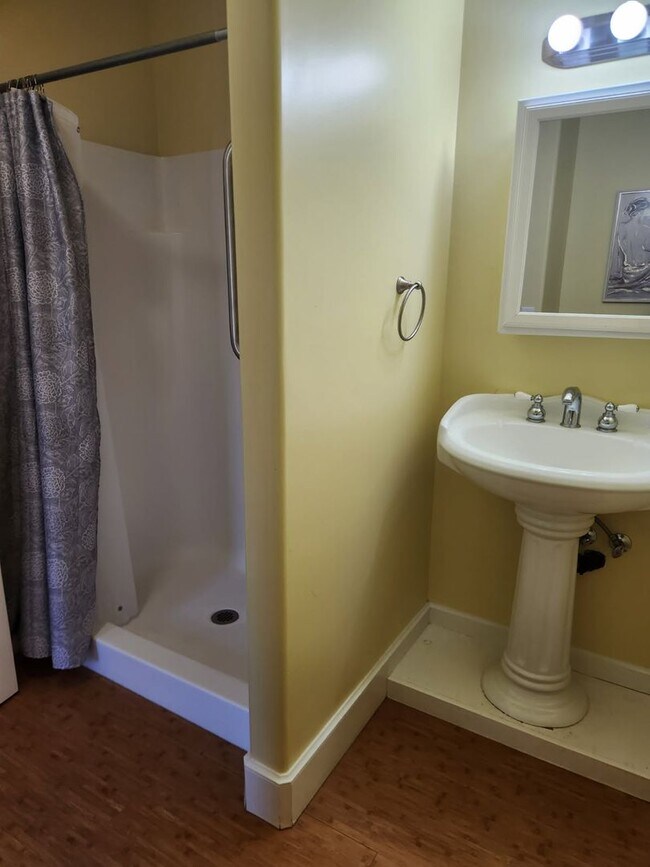 Building Photo - Studio Apartment on 27 Acre Estate | Avail...