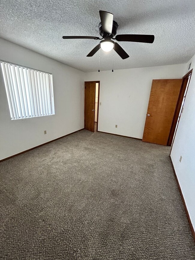 Building Photo - Great Unfurnished home!