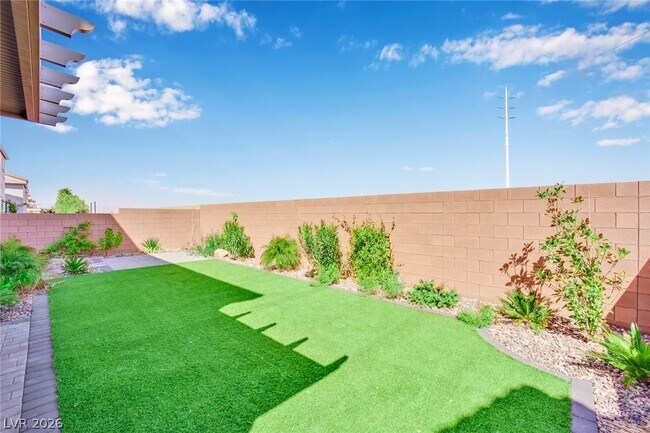 Building Photo - 9770 Hawk Crest St