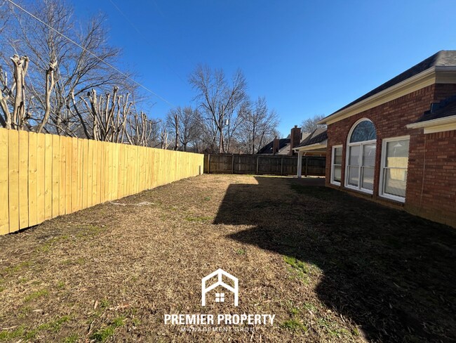 Building Photo - 8374 Kings Trail Cove