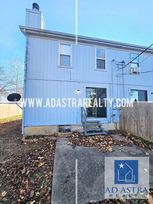 Building Photo - Nice 3 bed 1.5 bath townhouse in Olathe-Co...