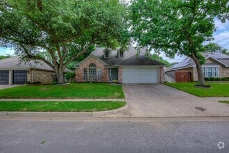 Building Photo - 230 Brittany Dr